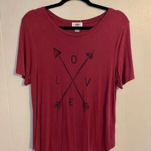 Old Navy Women’s Burgundy Red Maroon Shortsleeve Shirt Top Love Arrows Size L